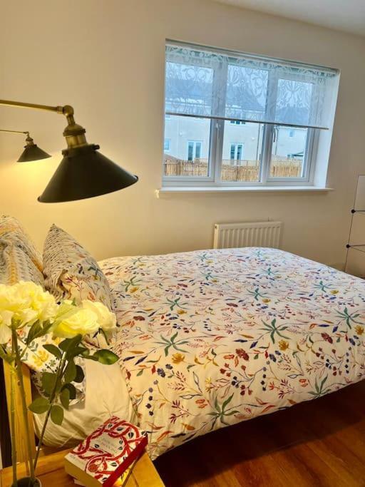 Vakantiehuis Modern And Spacious With Large Garden