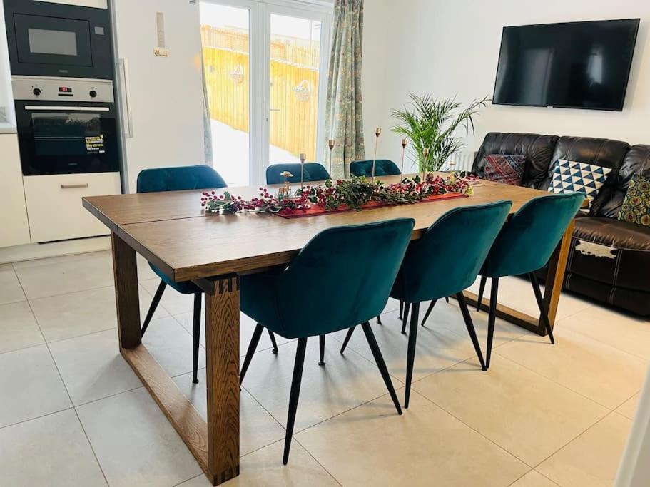 Vakantiehuis Modern And Spacious With Large Garden *